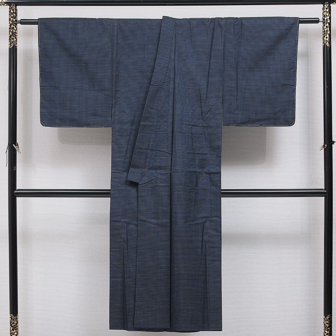 男着物 袷 身丈138cm 裄丈64cm 正絹 Sランク カジュアル 棒衿 Sサイズ 亀甲 紺系 RP 1224-16070