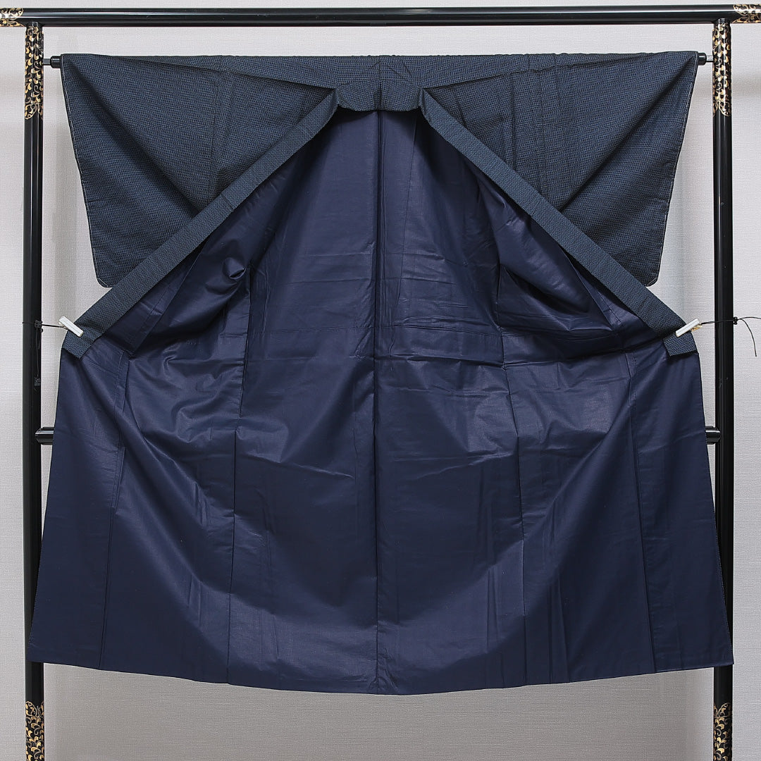 男着物 袷 身丈138cm 裄丈64cm 正絹 Sランク カジュアル 棒衿 Sサイズ 亀甲 紺系 RP 1224-16070