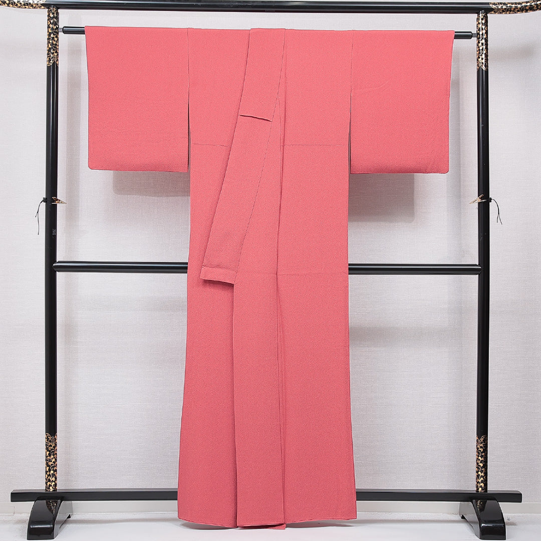色無地 袷 身丈158cm 裄丈63cm 正絹 Sランク 一つ紋 (丸に梅鉢) セミフォーマル 広衿 Mサイズ 無地 ピンク系 RP 1219-15700
