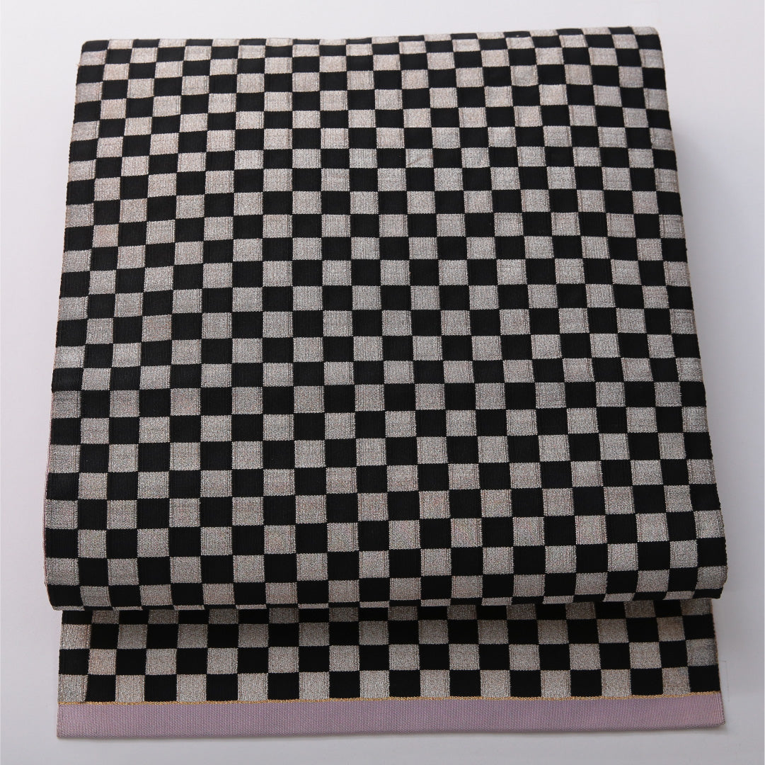 八寸名古屋帯 帯丈355cm カジュアル 松葉仕立て 六通 帯芯なし Cランク 正絹 市松 クリーム系 銀系 1224-03511