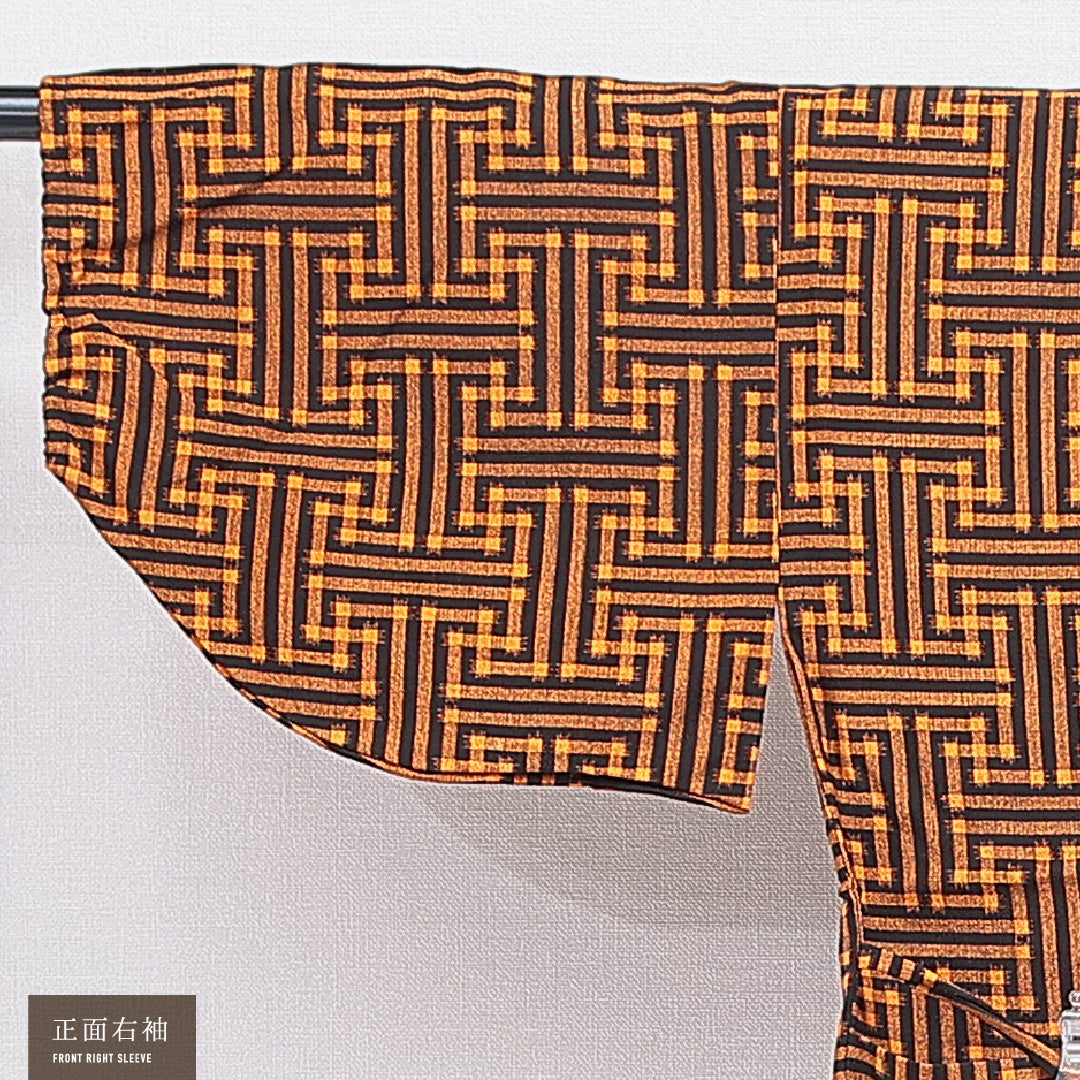 ウールの道中着(紬) 洗える着物 単衣 身丈69cm 裄丈67cm ウール Sランク Mサイズ カジュアル 幾何学柄 朱系 1264-16814