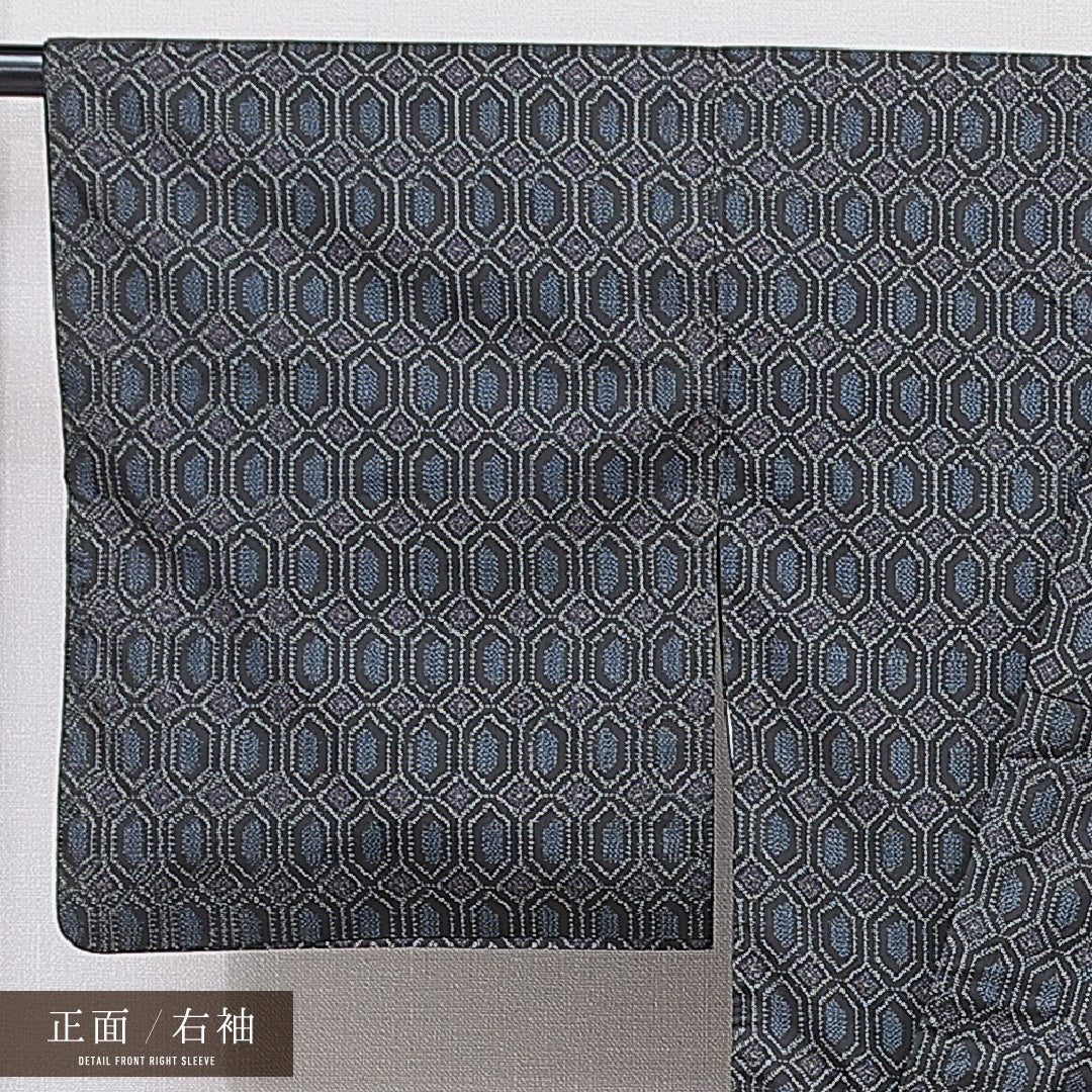 紬 袷 身丈153cm 裄丈63cm 正絹 Cランク カジュアル 広衿 Sサイズ 亀甲 紺系 HP 1223-15709