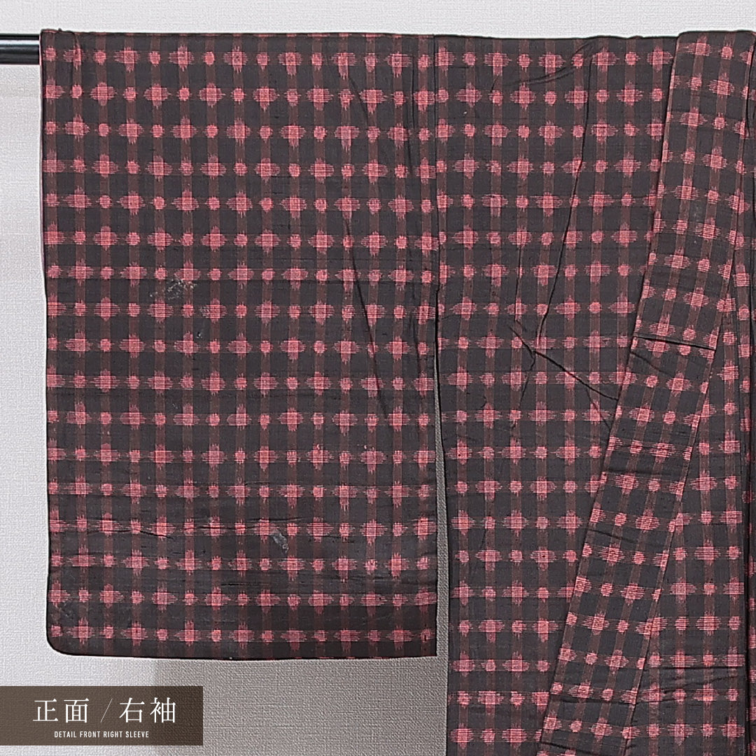 アンティーク 紬 袷 身丈151cm 裄丈62cm 正絹 Cランク Sサイズ バチ衿 格子 黒系 ピンク系 1216-15599