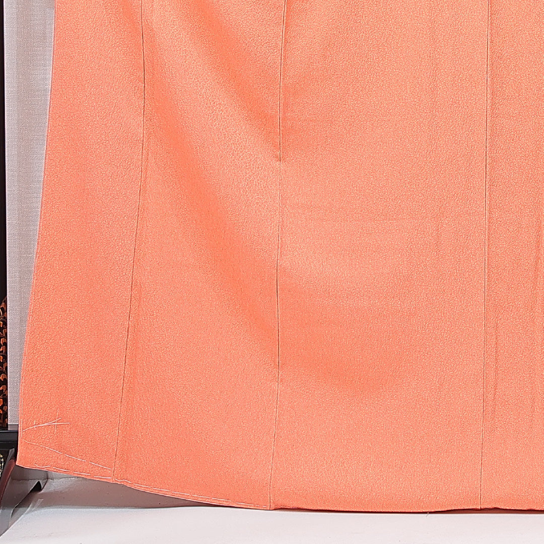 新古品 色無地 袷 身丈169cm 裄丈67cm 正絹 Nランク XLサイズ 広衿 一つ紋(丸に上がり藤) セミフォーマル 無地 作家物 落款 証紙 しつけ糸 朱系 ピンク系 1214-15113