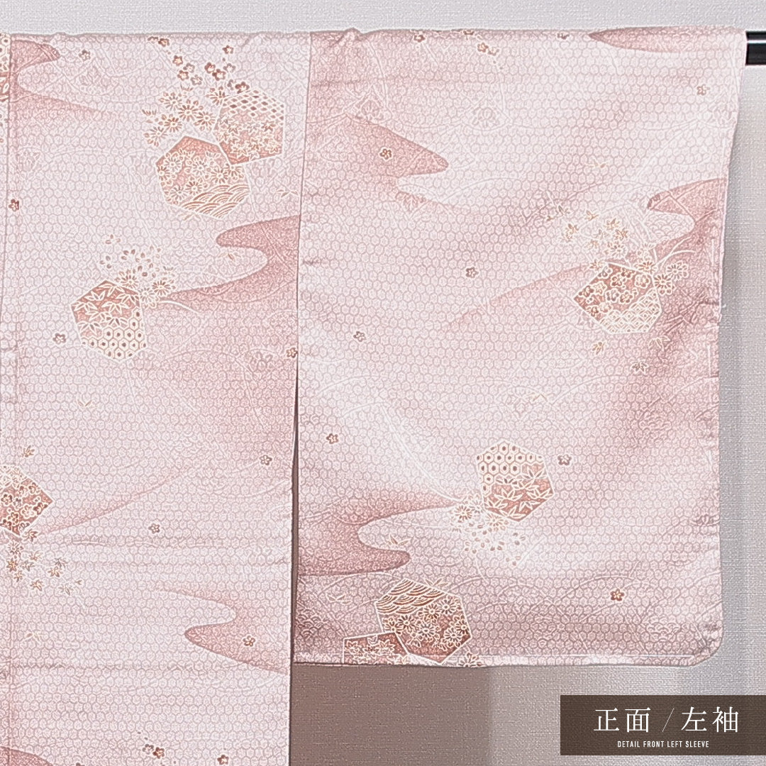小紋 洗える着物 袷 身丈158cm 裄丈64cm ポリエステル Sランク Mサイズ 広衿 インフォーマル 亀甲 梅 ピンク系 1215-15800