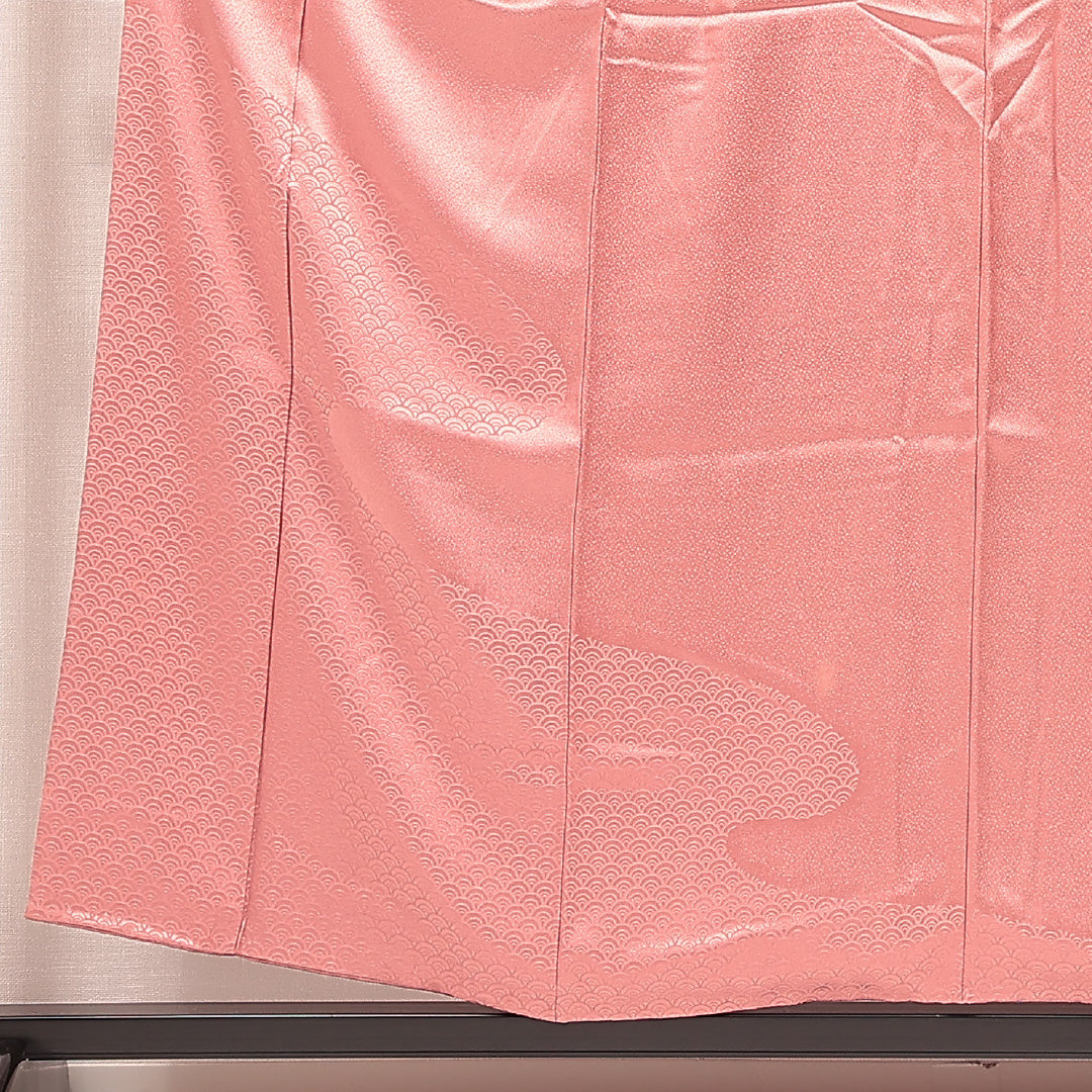 色無地 袷 身丈150cm 裄丈61cm 正絹 Aランク Sサイズ 広衿 インフォーマル 紋意匠 青海波 付下げ ピンク系 1214-16873