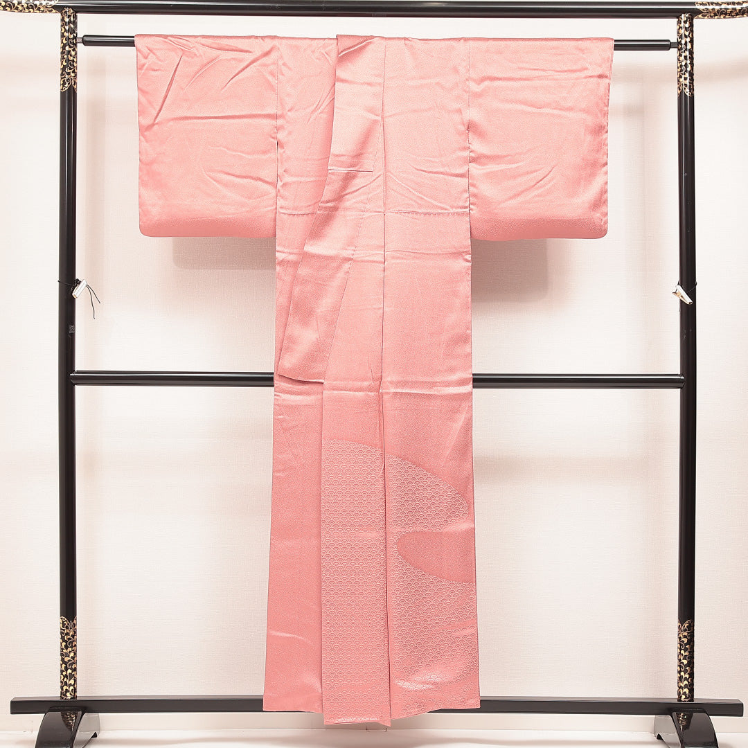 色無地 袷 身丈150cm 裄丈61cm 正絹 Aランク Sサイズ 広衿 インフォーマル 紋意匠 青海波 付下げ ピンク系 1214-16873