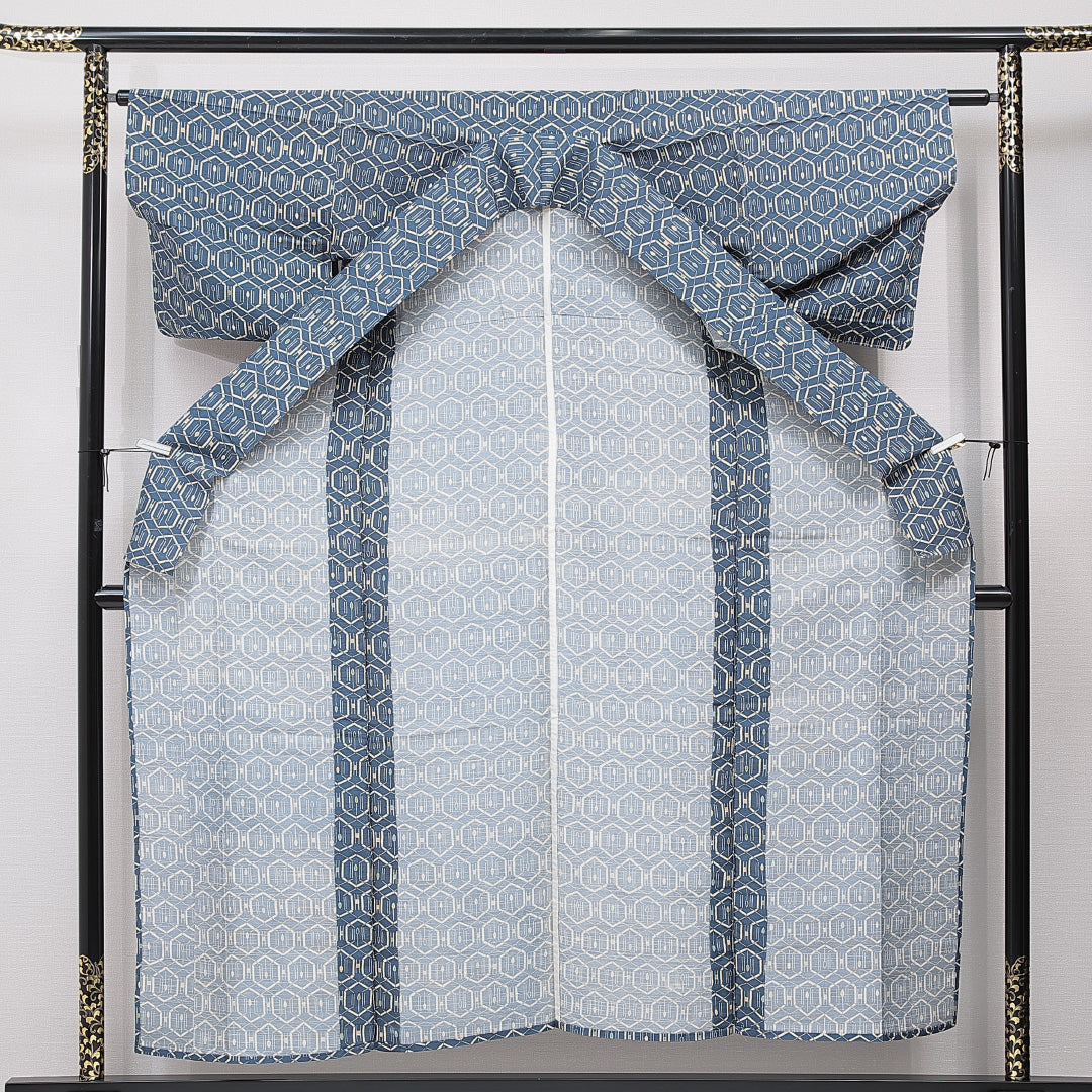 未使用品 紬 単衣 身丈157cm 裄丈62cm 正絹 Nランク カジュアル 広衿 Mサイズ 染め紬 しつけ糸 亀甲 青系 RP 1223-15370