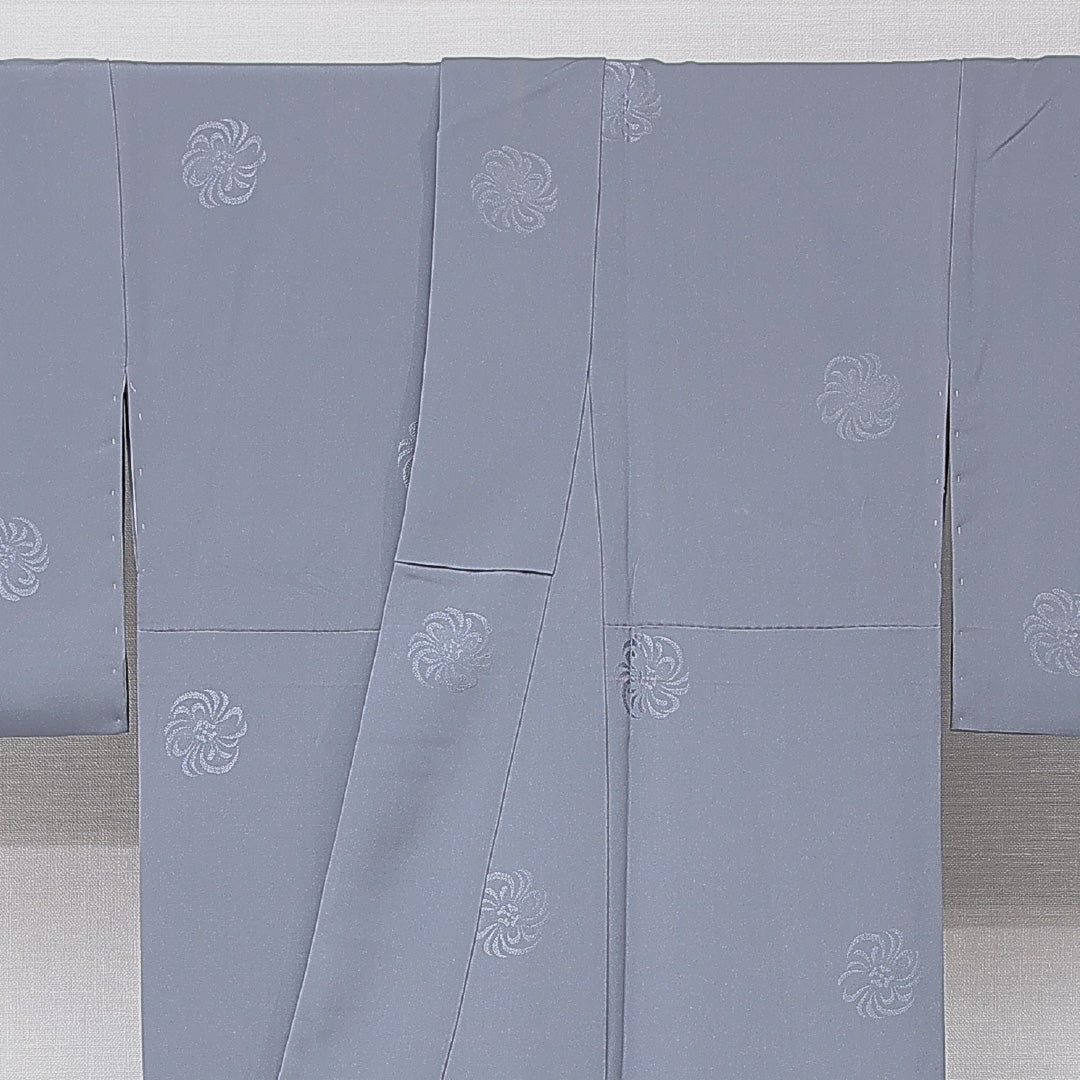 色無地 袷 身丈170cm 裄丈68cm 正絹 Aランク 2XLサイズ 広衿 一つ紋(木瓜に桔梗) セミフォーマル ガード加工 紋意匠 渦菊 無地 グレー系 1214-15116