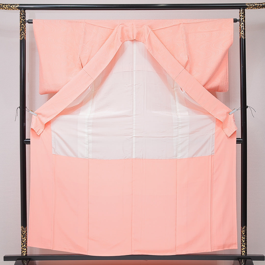 色無地 袷 身丈159cm 裄丈62cm 正絹 Bランク Mサイズ 広衿 インフォーマル 紋意匠 流水 無地 証紙 ピンク系 1214-15117