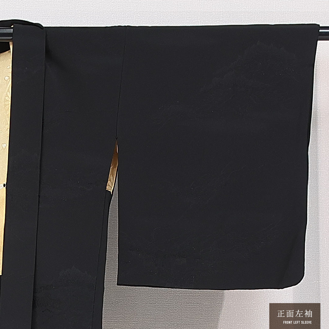 黒羽織 袷 身丈79cm 裄丈64cm 正絹 Sランク 一つ紋 (揚羽蝶) 紋意匠 (松) セミフォーマル Mサイズ 紐あり 黒系 RP 1233-15313