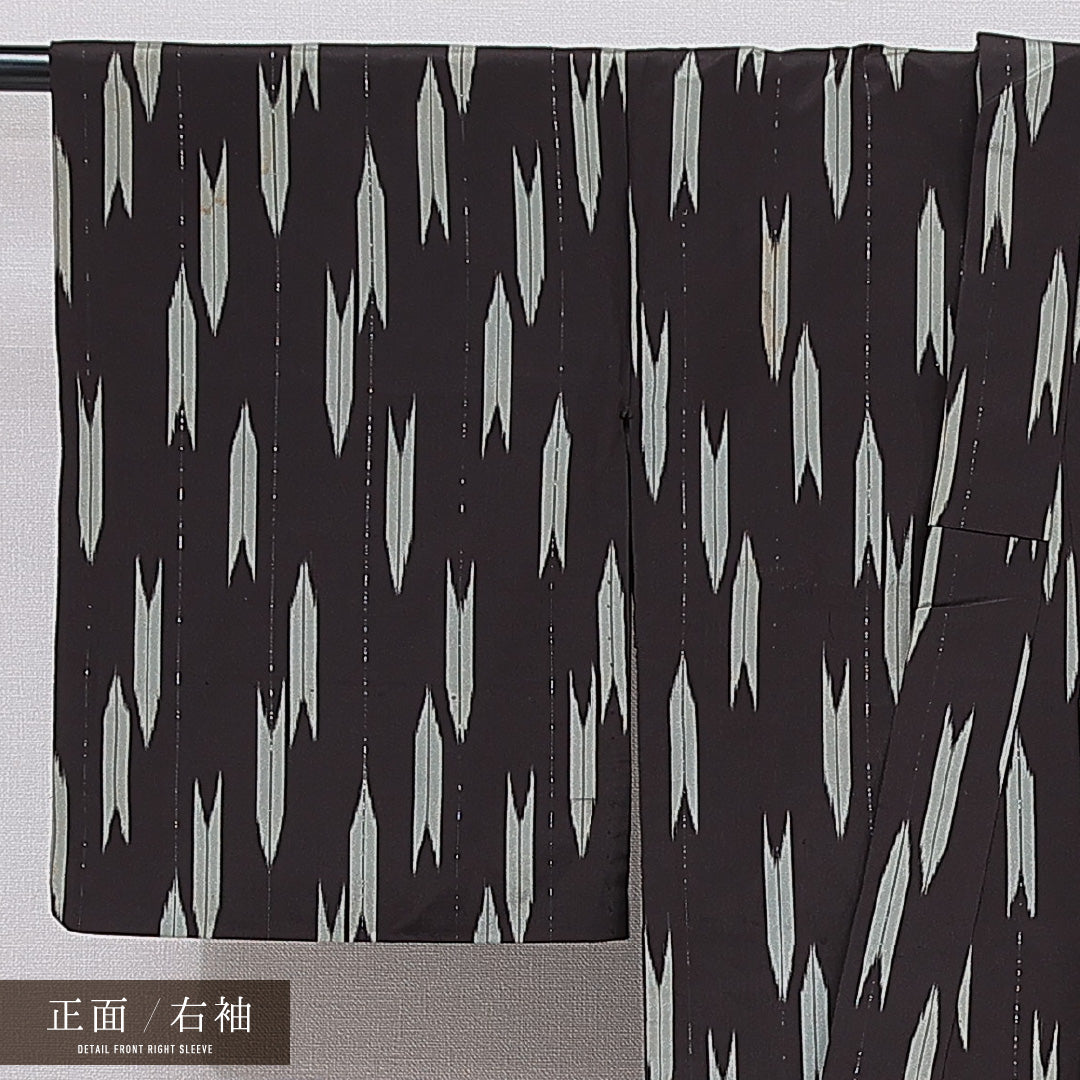 アンティーク お召 単衣 身丈154cm 裄丈62cm 正絹 Cランク Sサイズ バチ衿 ちりめん 矢絣 茶系 1265-15559