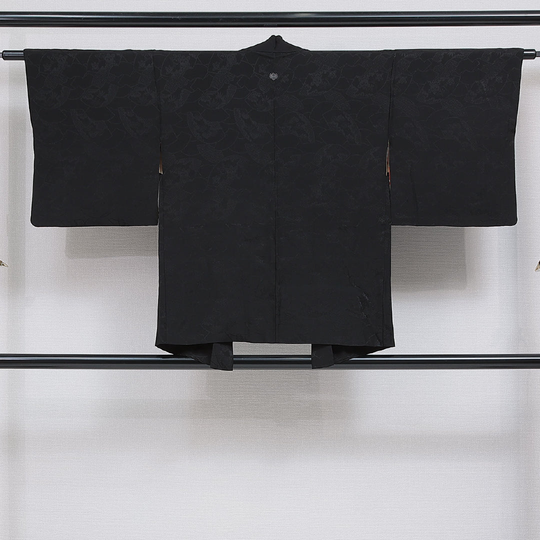 黒羽織 袷 身丈75cm 裄丈62cm 正絹 Aランク 一つ紋 (五三桐) 紋意匠 (吉祥文様) セミフォーマル Sサイズ 織り出し 紐あり 黒系 RP 1233-16121