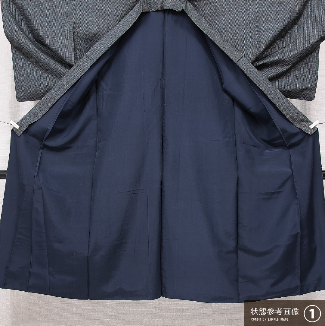 男着物 袷 身丈136cm 裄丈67cm 正絹 Aランク カジュアル 棒衿 Sサイズ 亀甲 紺系 RP 1224-15061