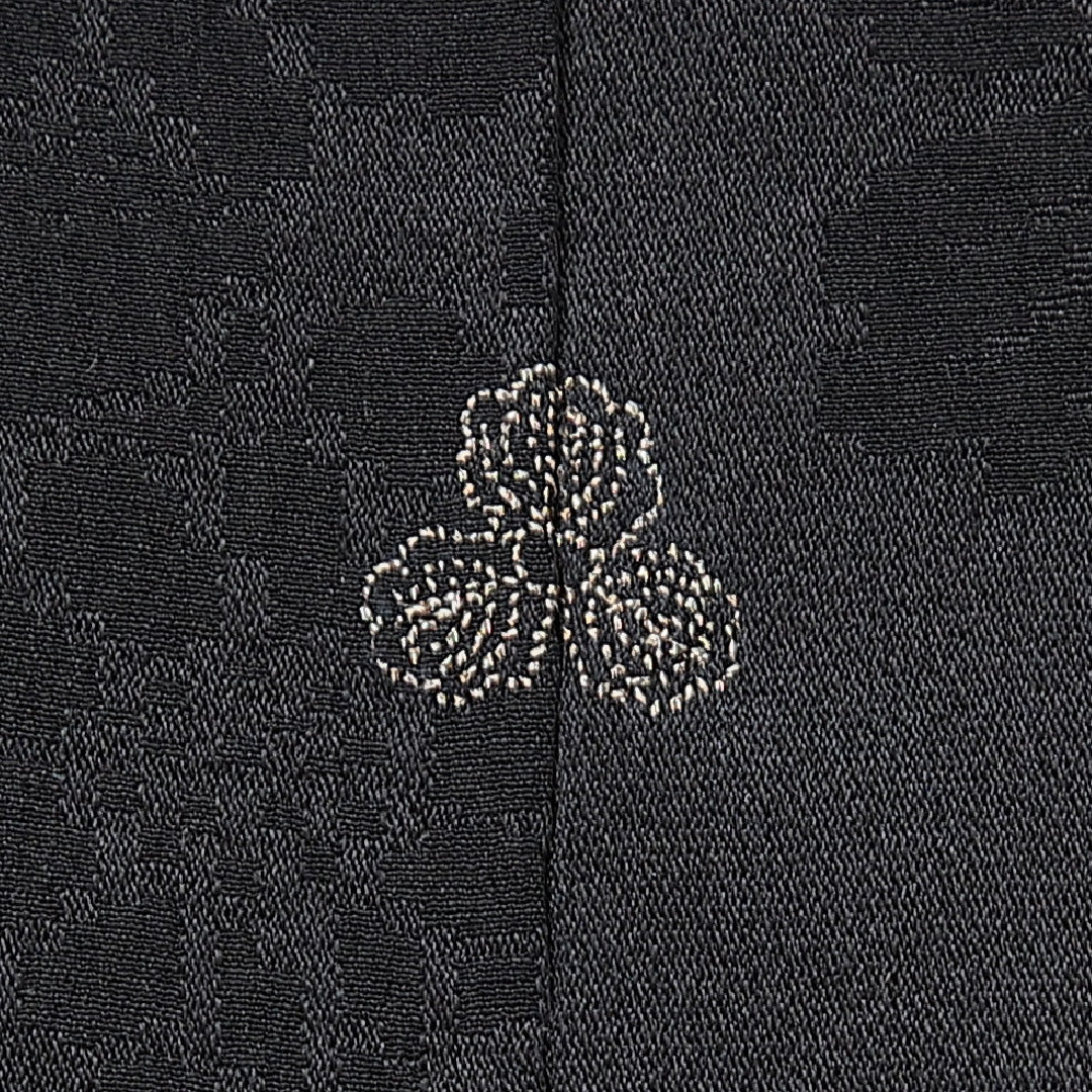 羽織 袷 身丈77cm 裄丈62cm 正絹 Aランク Sサイズ 一つ紋(三つ柏) セミフォーマル 紐あり 牡丹 黒系 1217-15118