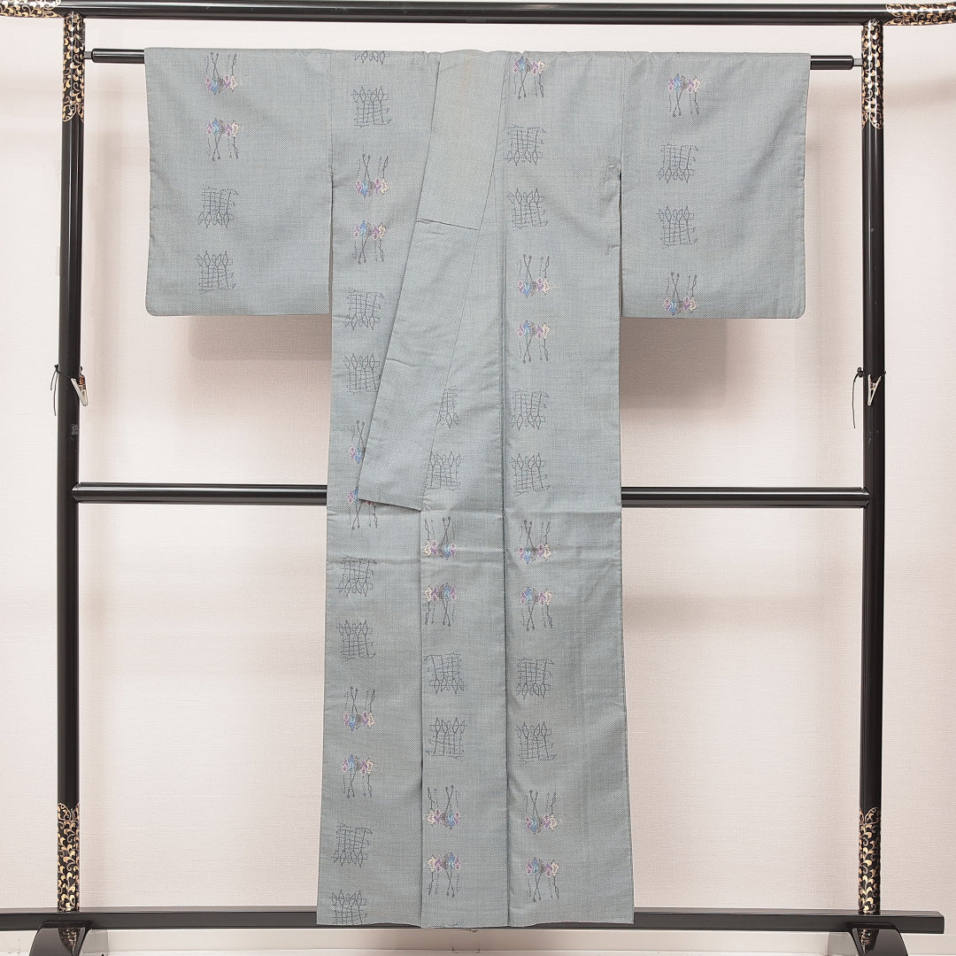 洗える着物 紬 袷 身丈158cm 裄丈62cm ポリエステル Bランク カジュアル 広衿 Mサイズ 創作柄 グレー系 RP 1223-16900