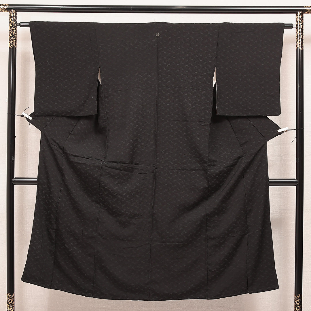 アンティーク 色無地 袷 身丈139cm 裄丈63cm 正絹 Dランク XSサイズ 広衿 一つ紋(揚羽蝶) 紋意匠 紗綾形と五三桐 黒系 1214-16874