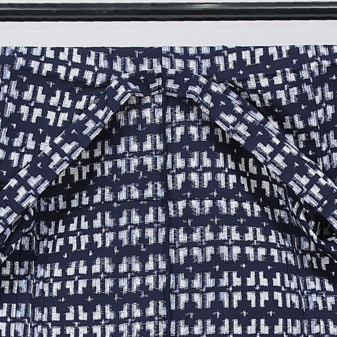 ウールの紬 洗える着物 単衣 身丈154cm 裄丈61cm ウール Cランク Sサイズ バチ衿 カジュアル 絣 創作柄 紺系 1216-15685