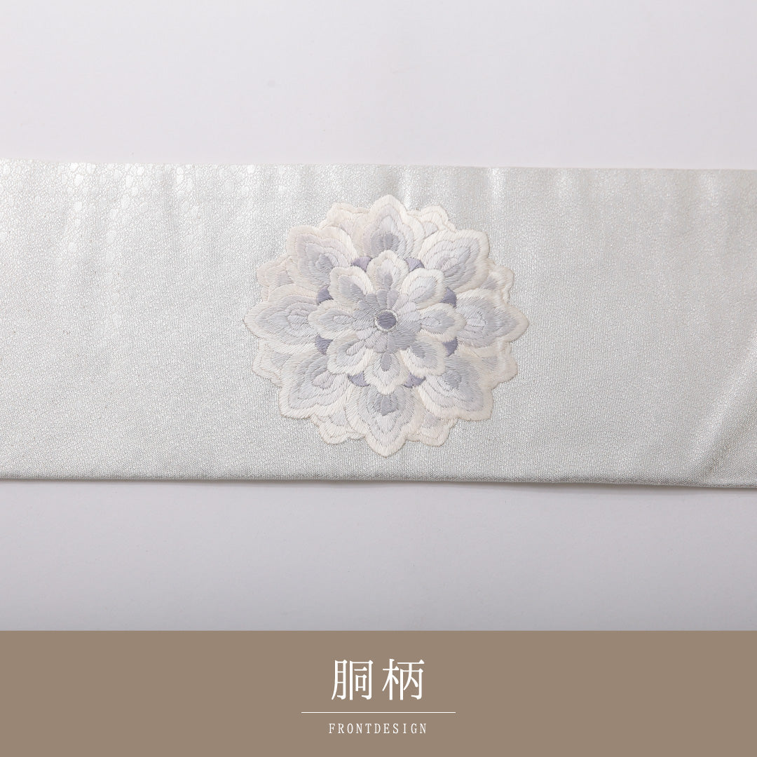 新古品 九寸名古屋帯 帯丈374cm セミフォーマル 名古屋仕立て ポイント柄 Nランク 正絹 刺繍 宝相華 しつけ糸 銀系 1224-03465