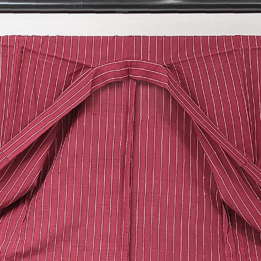 紬 袷 身丈138cm 裄丈58cm 正絹 Cランク XSサイズ バチ衿 カジュアル 居敷当て 肩当て 縞 赤系 1216-15232