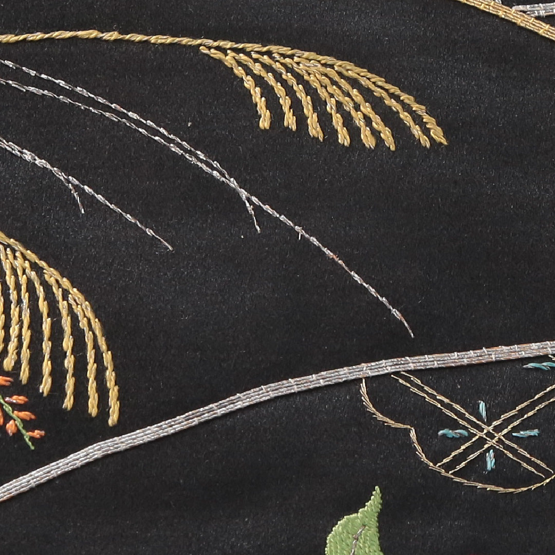 アンティーク 九寸名古屋帯 帯丈329cm 名古屋仕立て ポイント柄 Aランク 正絹 刺繍 銀駒刺繍 扇 菊 紅葉 落款 黒系 1224-04177