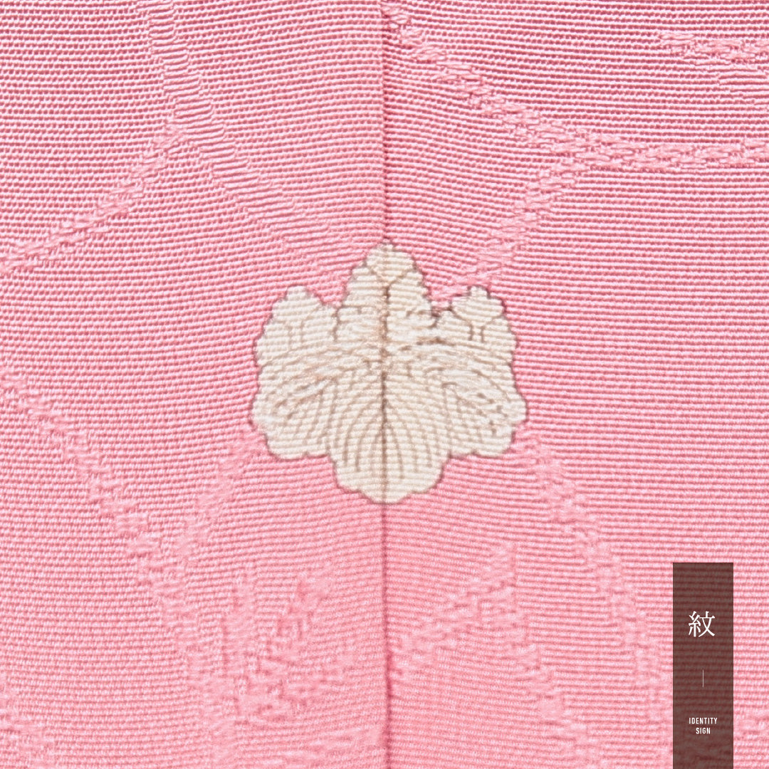 色無地 袷 身丈160cm 裄丈63cm 正絹 Aランク 一つ紋 (五三桐) 紋意匠 (花柄) セミフォーマル 広衿 Lサイズ 織り出し ピンク系 RP 1219-15779