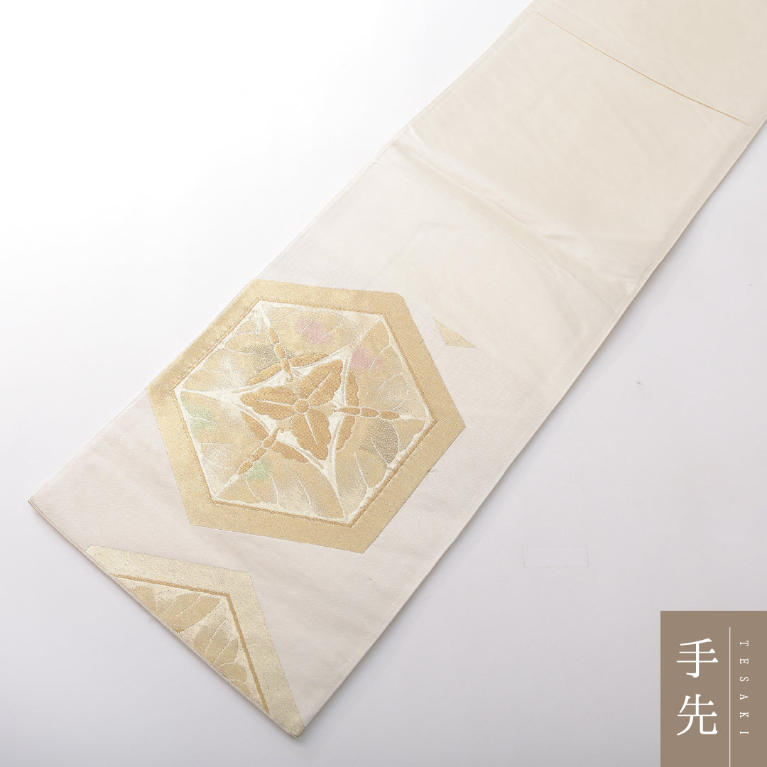袋帯 帯丈418cm 正絹 六通 フォーマル 向かい蝶 亀甲 証紙 クリーム系 1243-02140