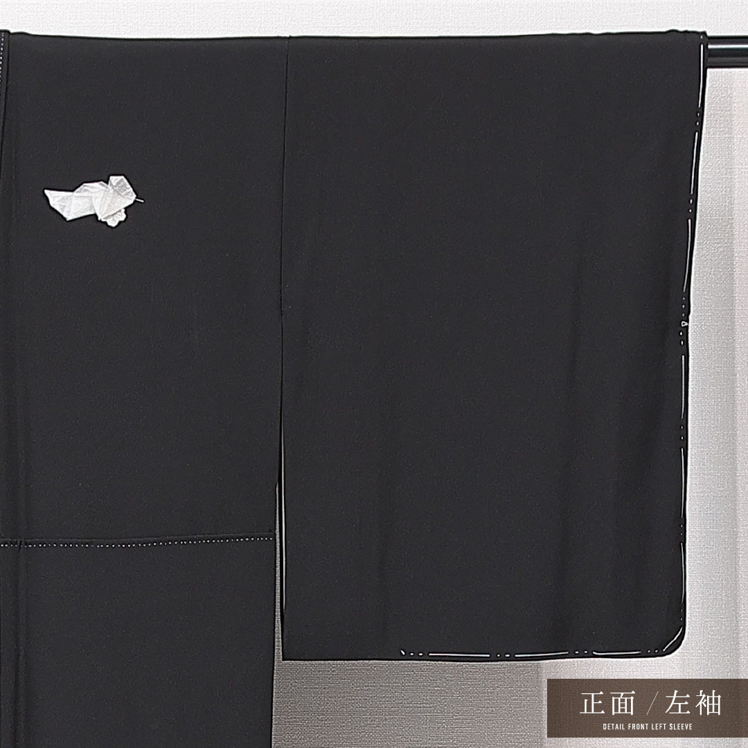 新古品 黒留袖 袷 身丈161cm 裄丈63cm 五つ紋 五三桐 フォーマル Nランク Lサイズ 正絹 比翼仕立て 広衿 鶴 菊 金駒刺繍 落款 しつけ糸 1211-F0644