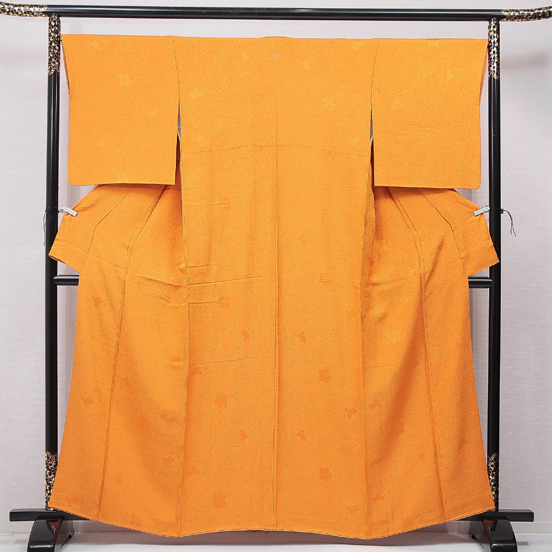 色無地 袷 身丈159cm 裄丈66cm 正絹 堅牢染 Sランク Mサイズ 広衿 一つ紋(丸に梅鉢) セミフォーマル ガード加工 紋意匠 葉 ちりめん 無地 証紙 黄系 1214-15701