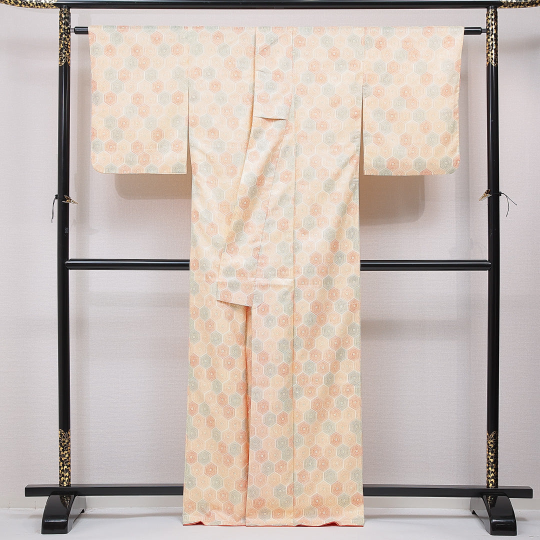 洗える着物 小紋 袷 身丈166cm 裄丈63cm ポリエステル Sランク インフォーマル 広衿 XLサイズ 亀甲 クリーム系 RP 1221-15787