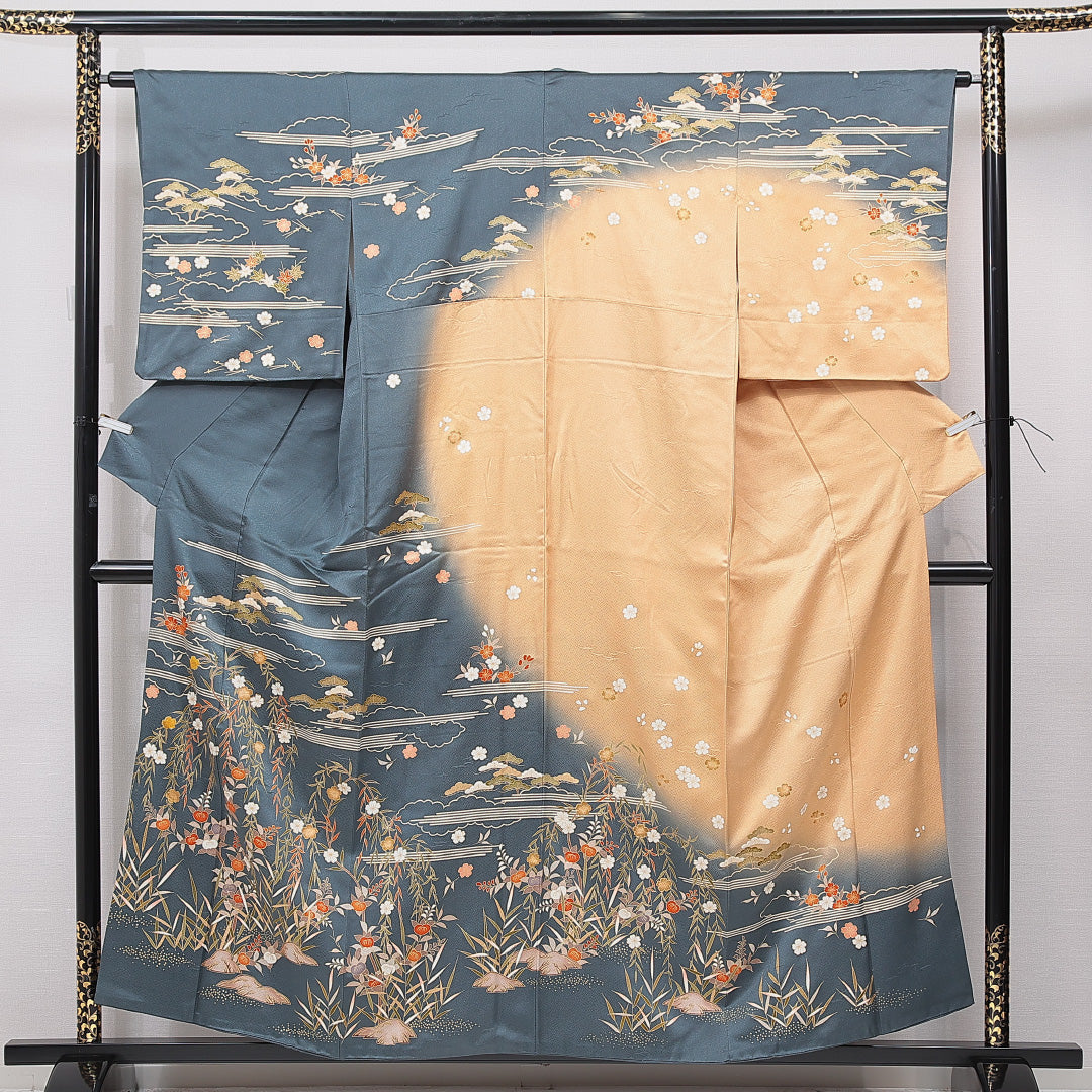 訪問着 袷 身丈157cm 裄丈62cm 正絹 Sランク セミフォーマル 広衿 Mサイズ 紋意匠 金駒刺繍 紗綾型 雲取り 桜 松 古典的 華やか 紺系 RP 1217-15746