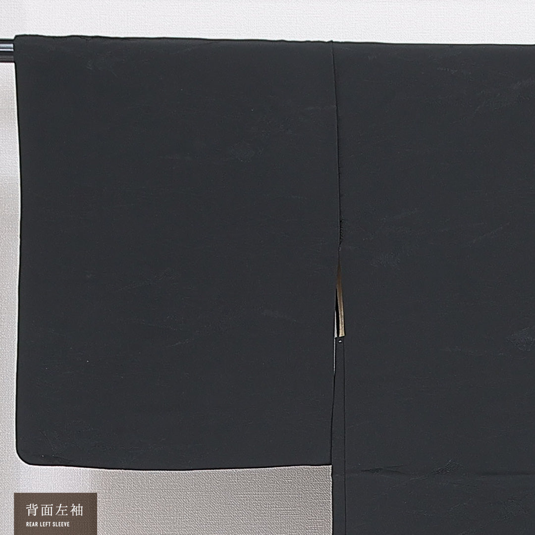 黒羽織 袷 身丈81cm 裄丈63cm 正絹 Sランク 一つ紋 (丸に橘) セミフォーマル Sサイズ 織り出し 紐あり 抽象柄 黒系 RP 1233-16846