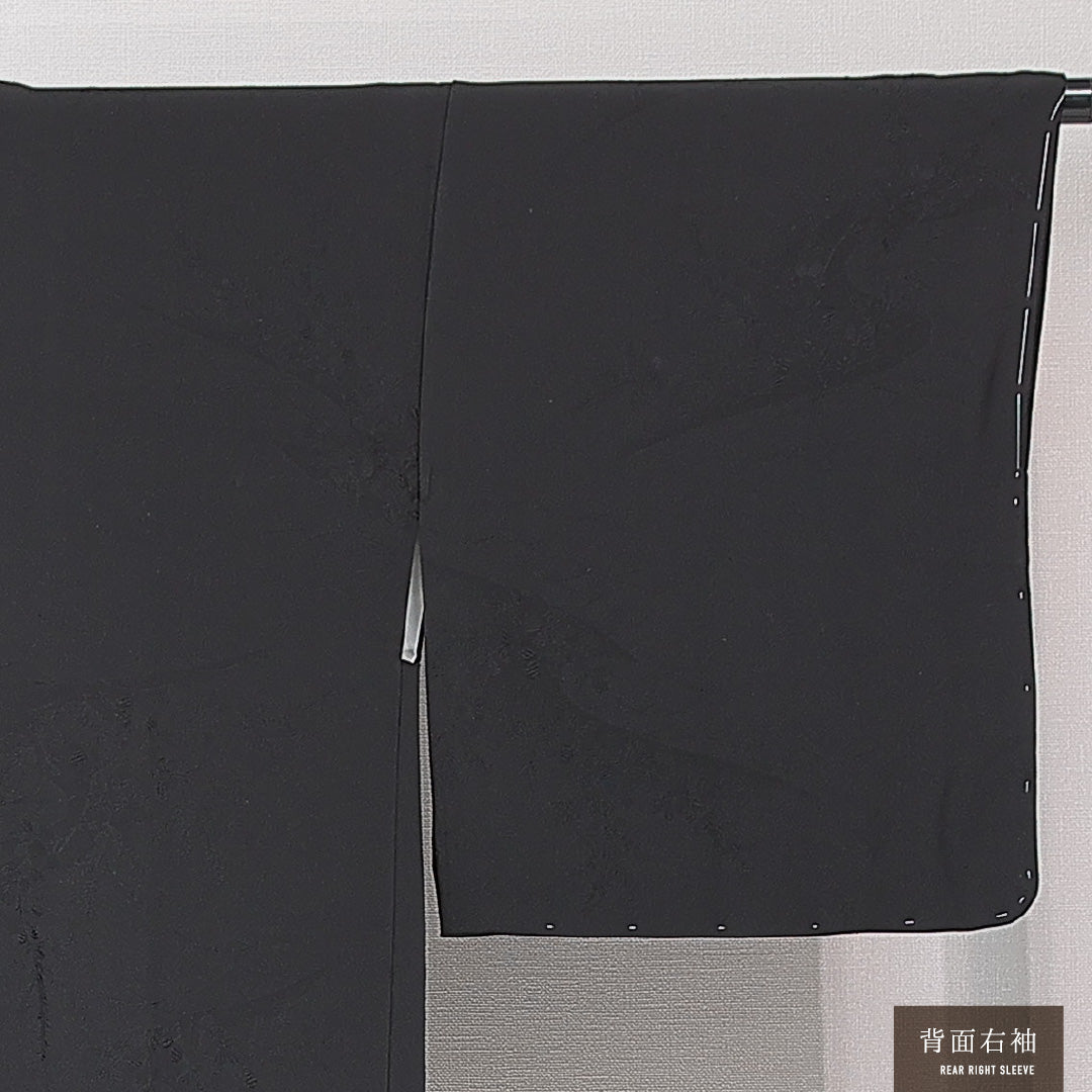 黒羽織 袷 身丈81cm 裄丈64cm 正絹 Sランク 一つ紋 (蔦) 紋意匠 (芝草と萩) セミフォーマル バチ衿 Mサイズ 無地 黒系 RP 1233-15171