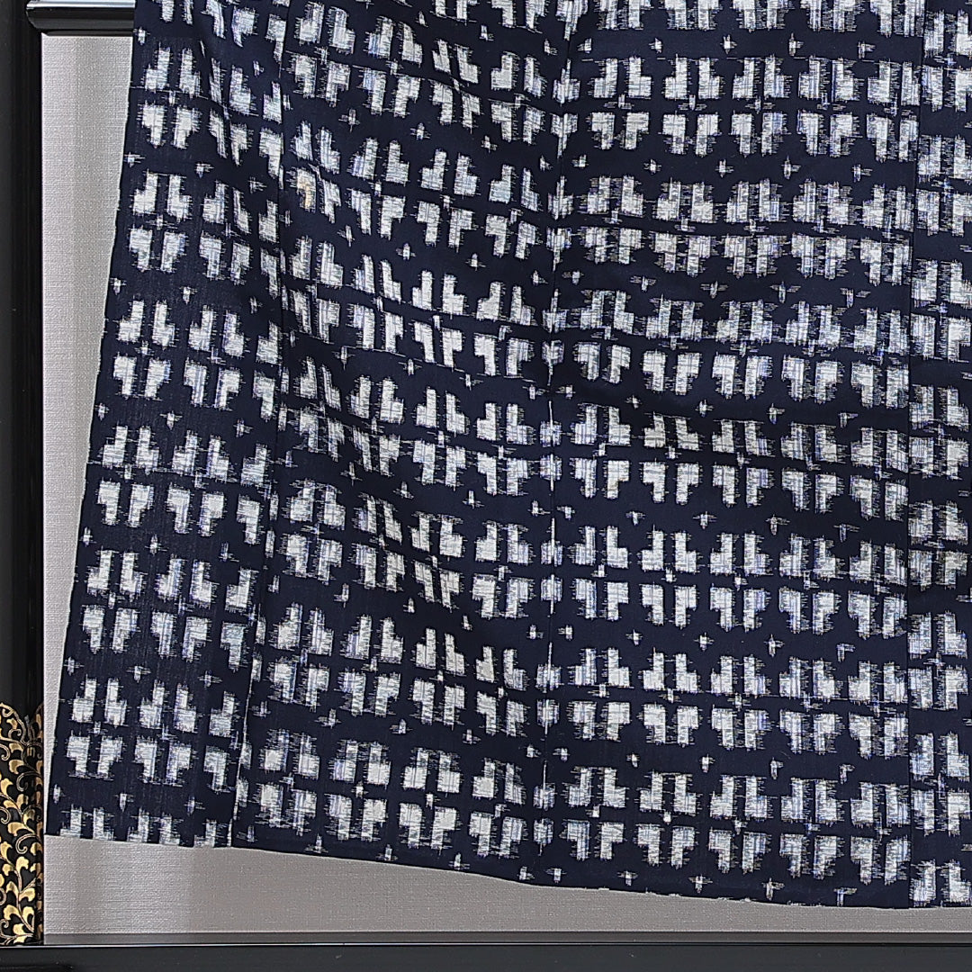 ウールの紬 洗える着物 単衣 身丈154cm 裄丈61cm ウール Cランク Sサイズ バチ衿 カジュアル 絣 創作柄 紺系 1216-15685