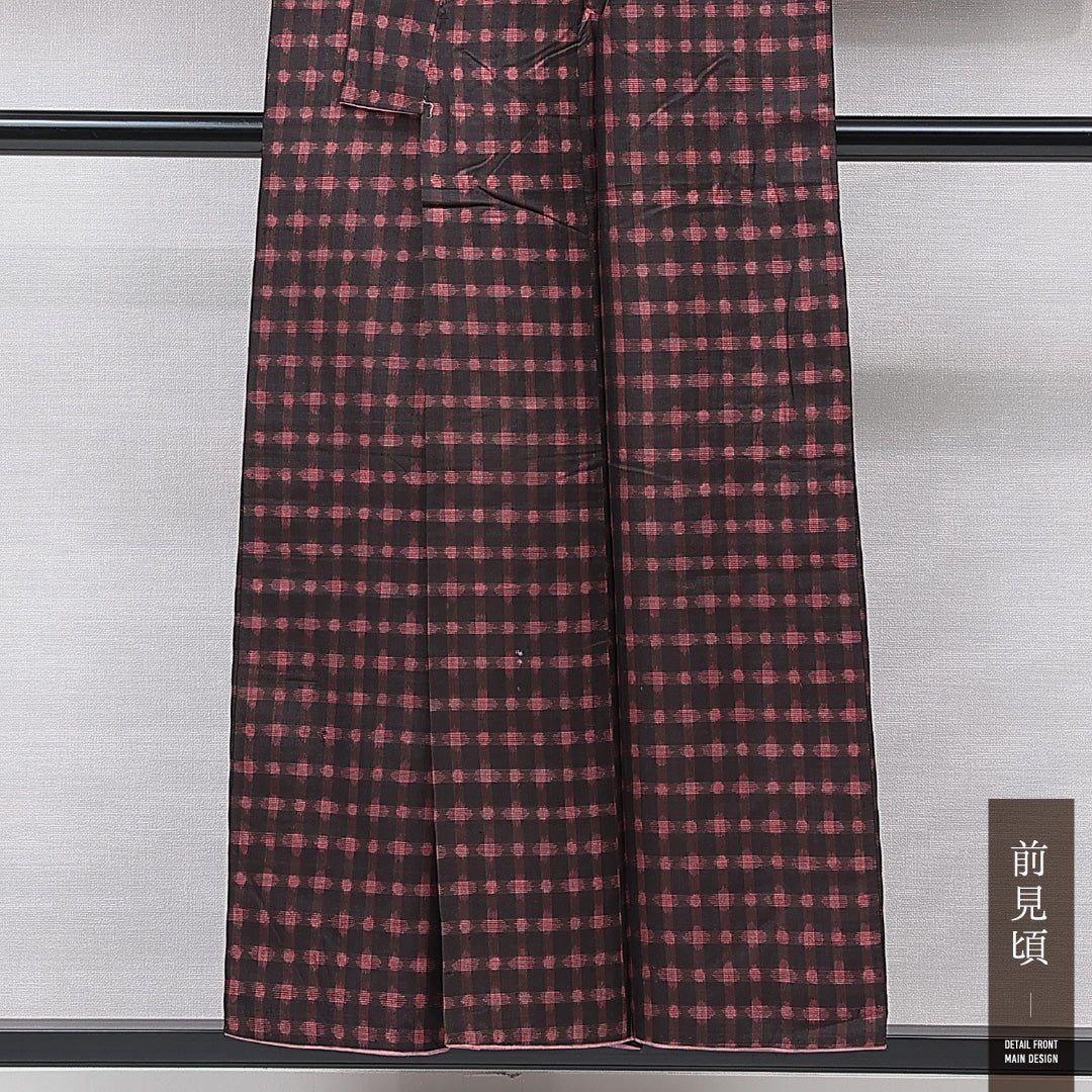 アンティーク 紬 袷 身丈151cm 裄丈62cm 正絹 Cランク Sサイズ バチ衿 格子 黒系 ピンク系 1216-15599