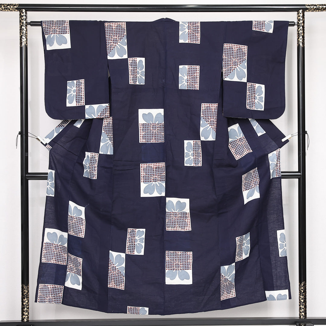 アンティーク 木綿の浴衣 夏物 洗える着物 夏物 身丈153cm 裄丈62cm 木綿 Aランク Sサイズ バチ衿 居敷当て 肩当て 花柄 紺系 1218-13184