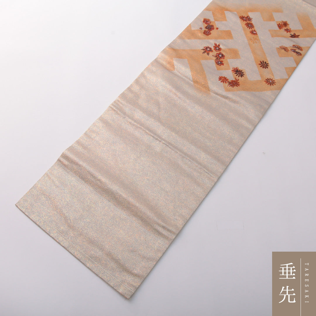 九寸名古屋帯 Cランク 帯丈349cm 正絹 六通 名古屋仕立て 織り・染め インフォーマル 紗綾型 菊 松 白系・銀系 RP 1245-03340