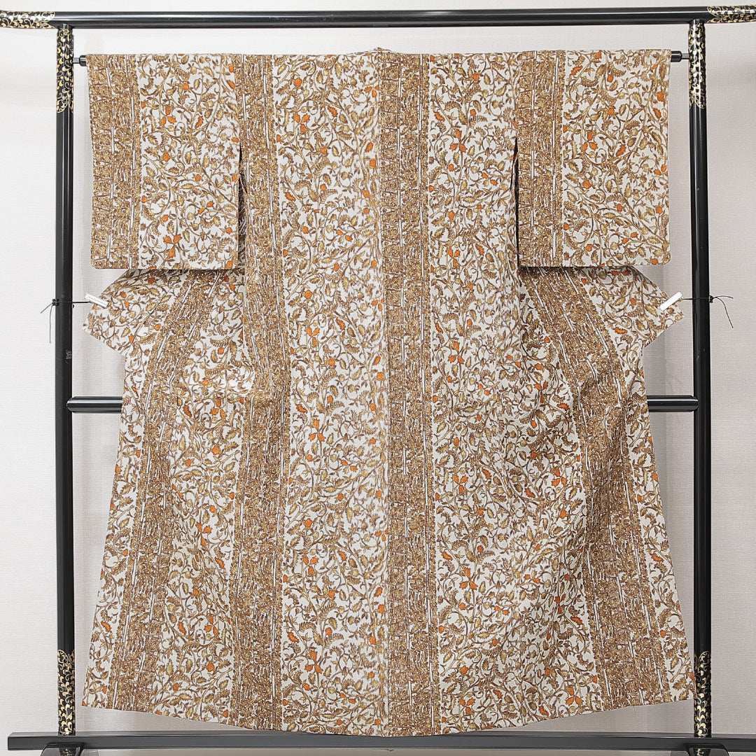 ちどりや】美品 正絹 十日町紬 袷 広衿 身丈155cm/裄64cm エレガントな唐花