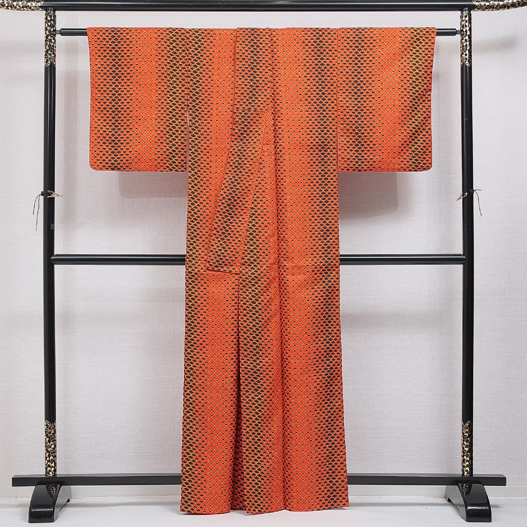 洗える着物 小紋 袷 身丈163cm 裄丈64cm ポリエステル Sランク インフォーマル 広衿 Lサイズ 創作柄 朱系 RP 1221-16329