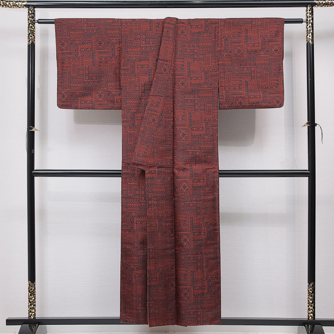 紬 胴抜き 身丈152cm 裄丈61cm 正絹 Sランク カジュアル バチ衿 Sサイズ 肩当て 創作柄 赤系 RP 1223-15743