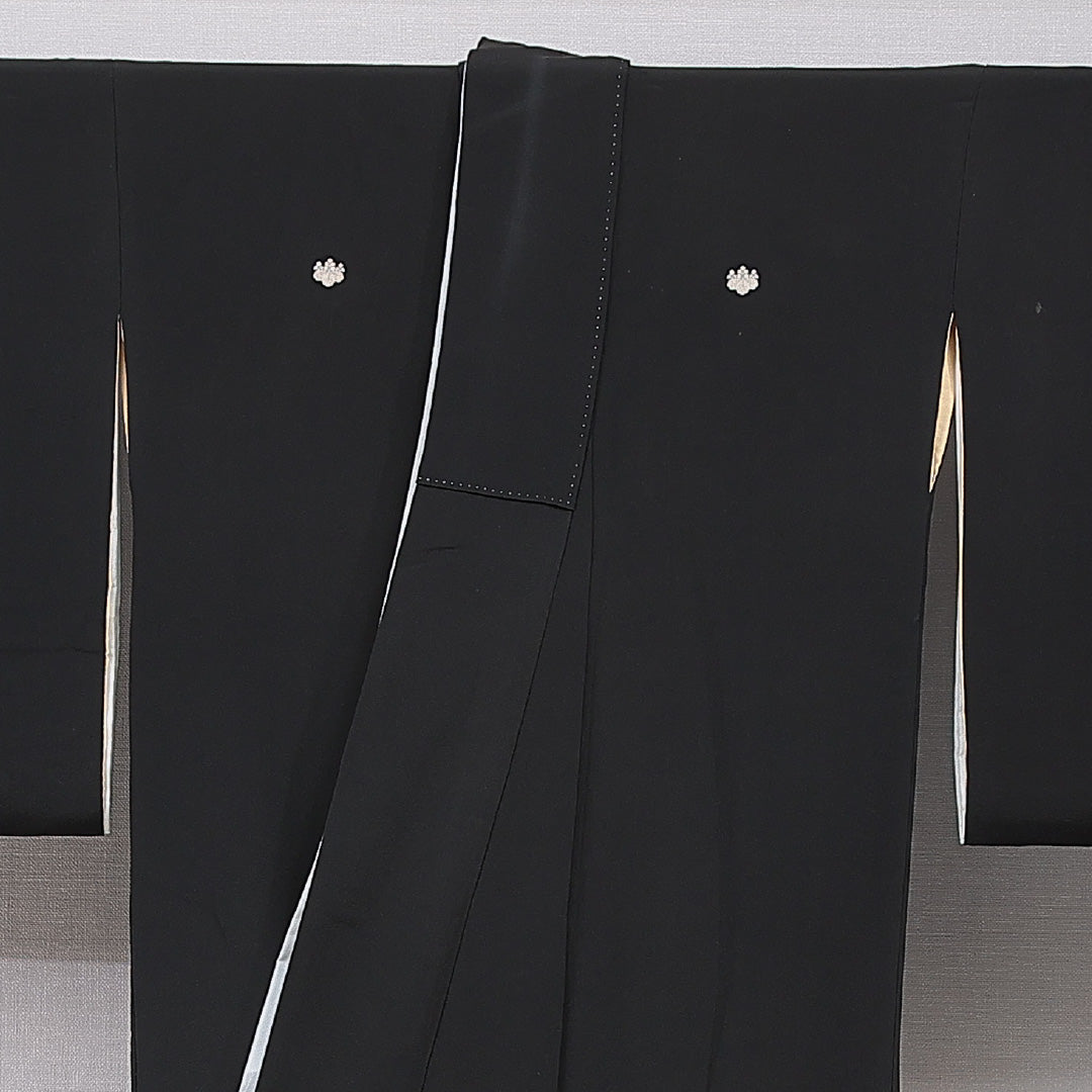 黒留袖 袷 身丈159cm 裄丈65cm 五つ紋 五三桐 フォーマル Cランク Mサイズ 正絹 比翼仕立て 広衿 菊 金駒刺繍 1211-F0740