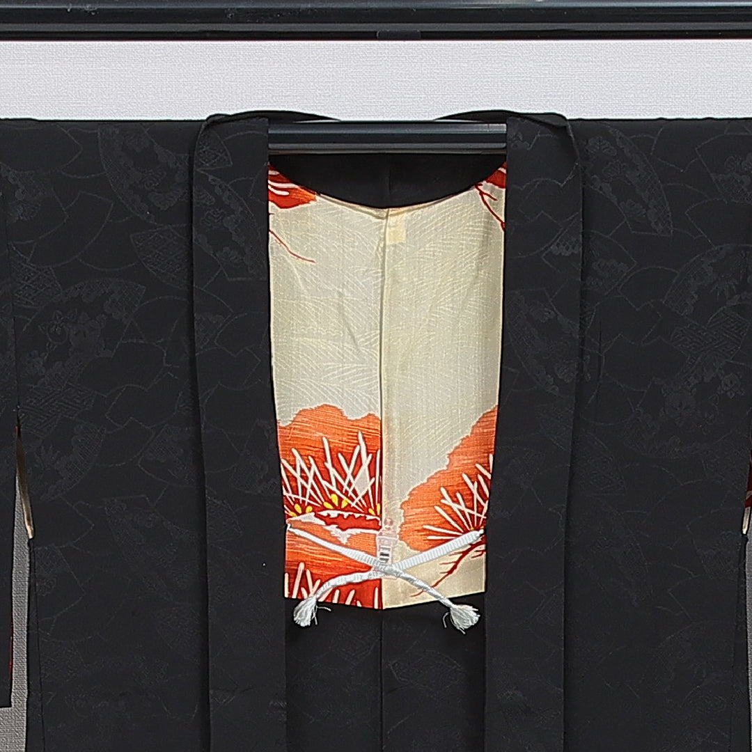 黒羽織 袷 身丈75cm 裄丈62cm 正絹 Aランク 一つ紋 (五三桐) 紋意匠 (吉祥文様) セミフォーマル Sサイズ 織り出し 紐あり 黒系 RP 1233-16121