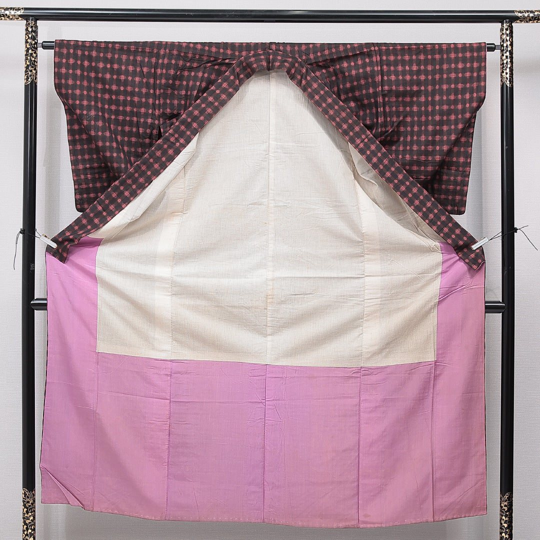 アンティーク 紬 袷 身丈151cm 裄丈62cm 正絹 Cランク Sサイズ バチ衿 格子 黒系 ピンク系 1216-15599