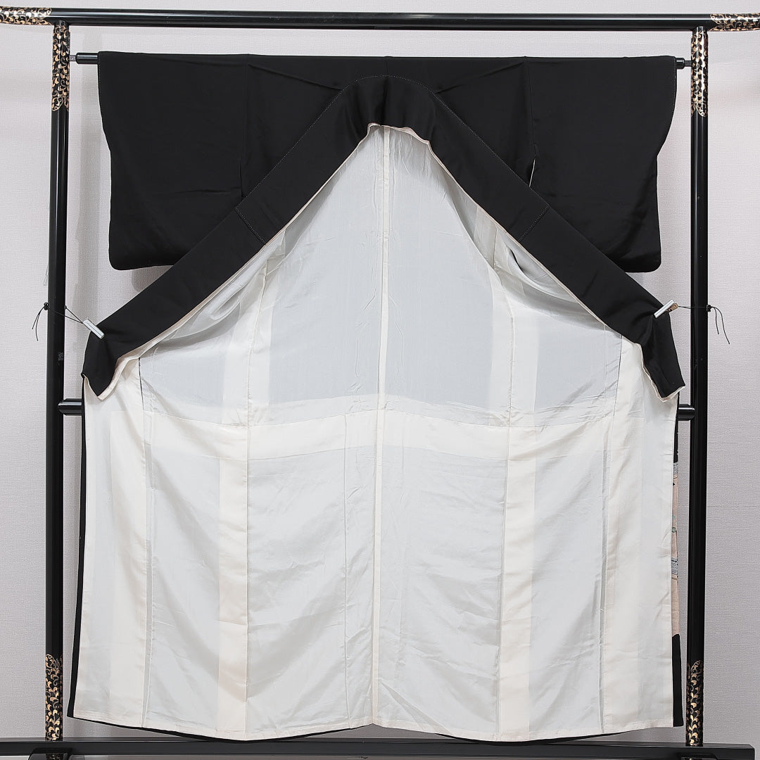 黒留袖 袷 身丈157cm 裄丈62cm 五つ紋 剣片喰 フォーマル Aランク Mサイズ 正絹 比翼仕立て 広衿 鶴 松竹梅 金駒刺繍 1211-F0743