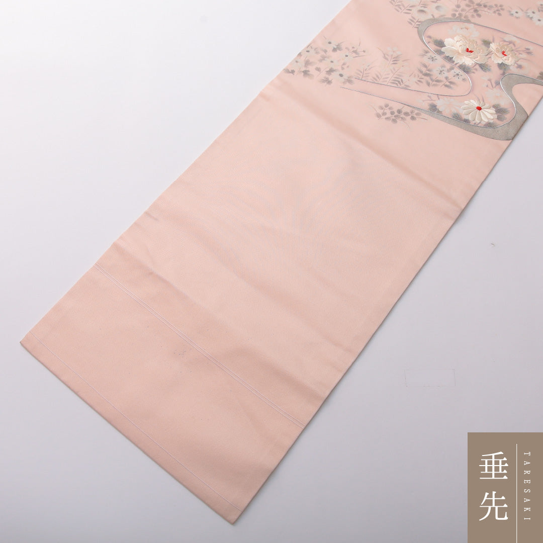 九寸名古屋帯 帯丈355cm セミフォーマル 名古屋仕立て ポイント柄 Cランク 正絹 相良刺繡 銀駒刺繍 流水 牡丹 ピンク系 1224-03483