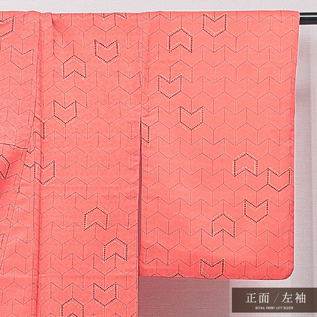 洗える着物 小紋 袷 身丈158cm 裄丈64cm ポリエステル Sランク 紋意匠 (菊) インフォーマル 広衿 Mサイズ 幾何学柄 朱系 RP 1221-15781
