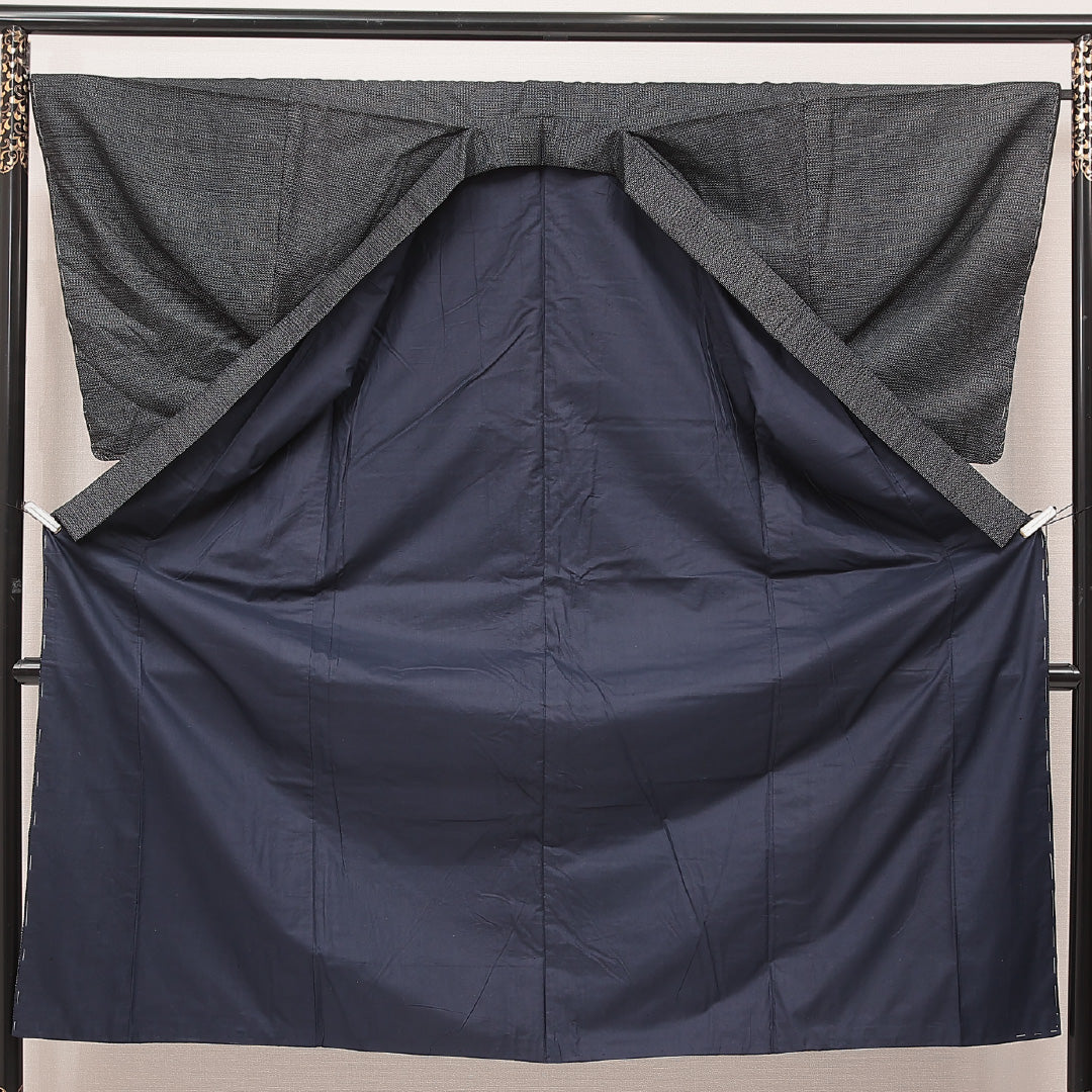 男着物 袷 身丈141cm 裄丈65cm 正絹 Cランク カジュアル バチ衿 Mサイズ 亀甲 紺系 LP 1224-16918