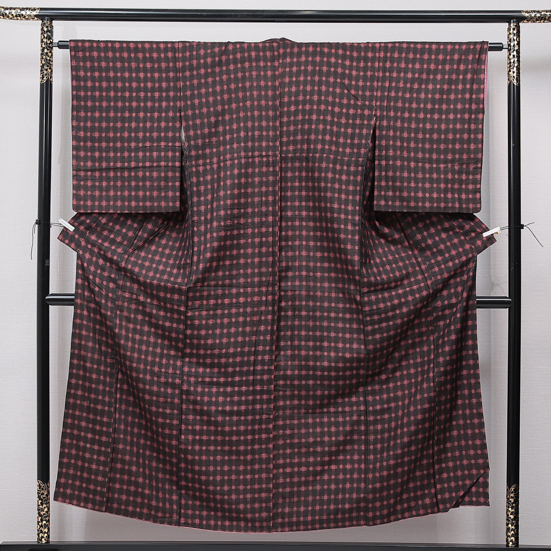 アンティーク 紬 袷 身丈151cm 裄丈62cm 正絹 Cランク Sサイズ バチ衿 格子 黒系 ピンク系 1216-15599