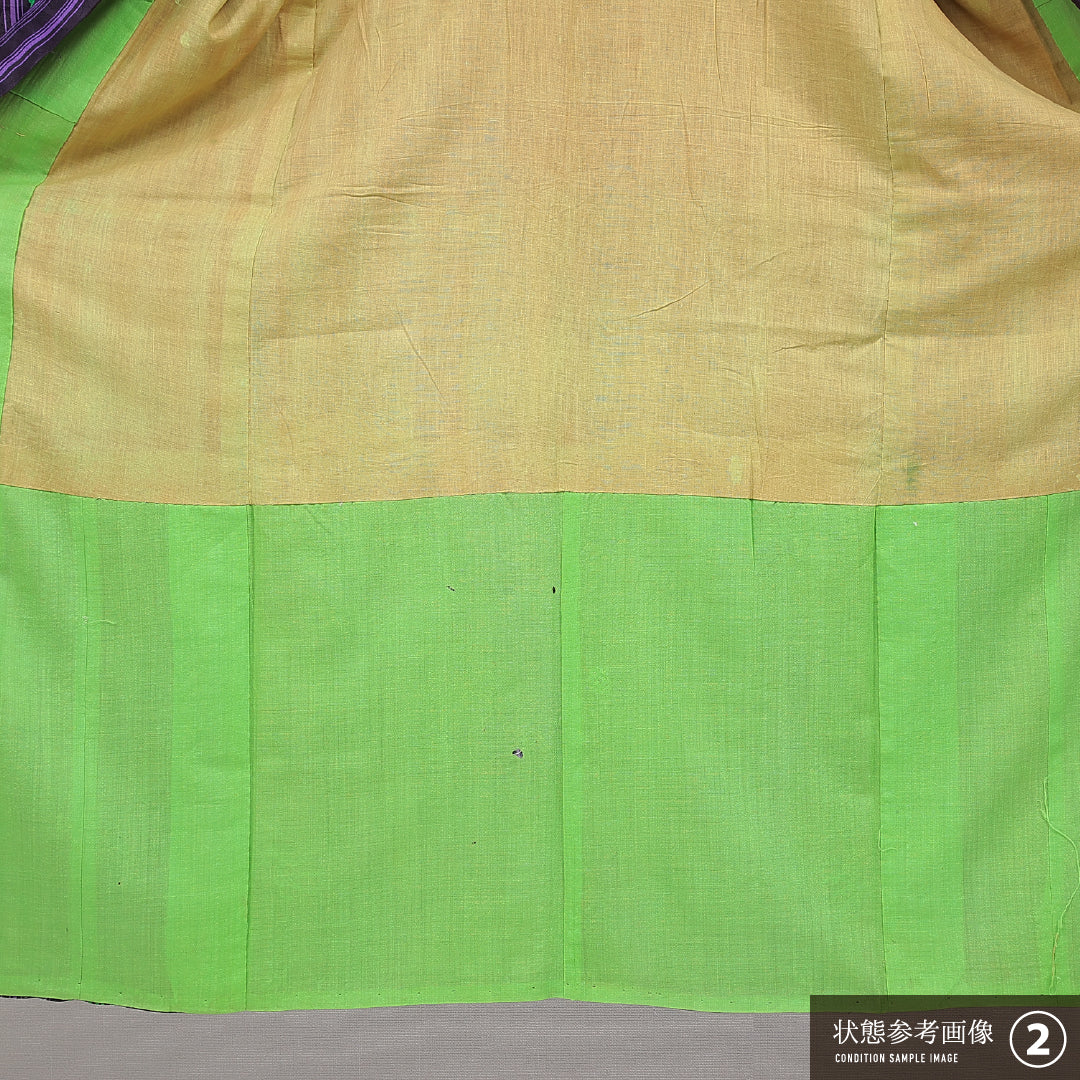 アンティーク 付下げ 袷 身丈137cm 裄丈61cm 正絹 Dランク XSサイズ バチ衿 三つ紋(丸に太九枚笹) 縞 黒系 1261-16743