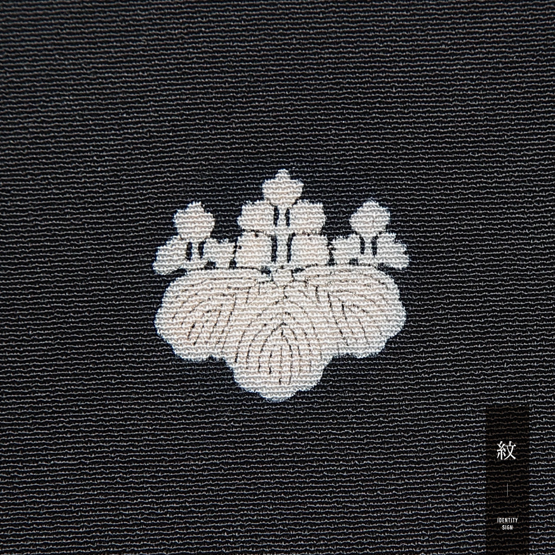 黒留袖 袷 身丈159cm 裄丈65cm 五つ紋 五三桐 フォーマル Cランク Mサイズ 正絹 比翼仕立て 広衿 菊 金駒刺繍 1211-F0740